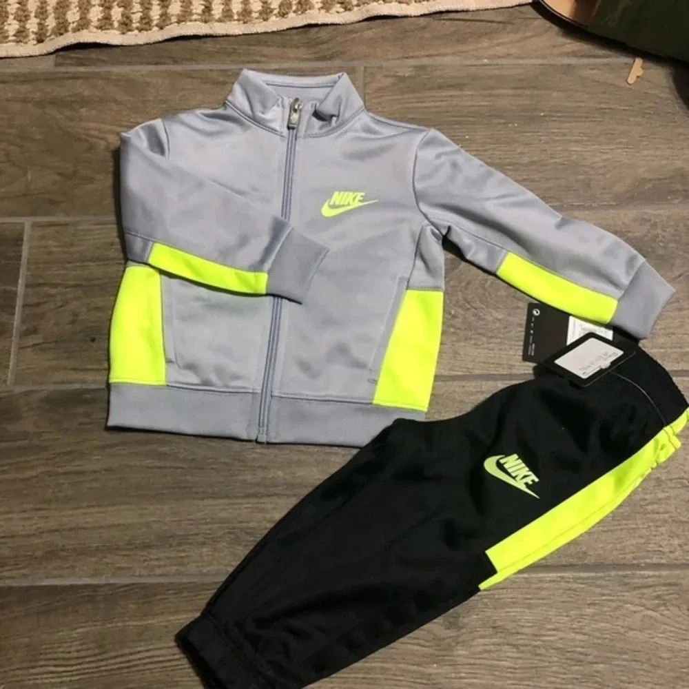 NWT Nike toddler jogger set with jacket yellow/black streetwear sportswear